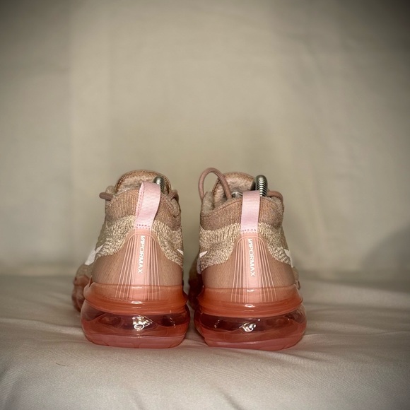 Nike Vapormax Flyknit Women’s Size 9 Oatmeal Pink - Picture 3 of 4